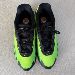 Nike Men's Air Max Neon Green and Black Size 8.5 Sneakers